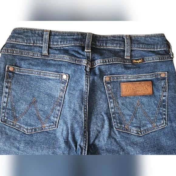 WOMEN jeansWomen's Wrangler Retro® Bailey High Rise Flare Jean - Picture 3 of 8